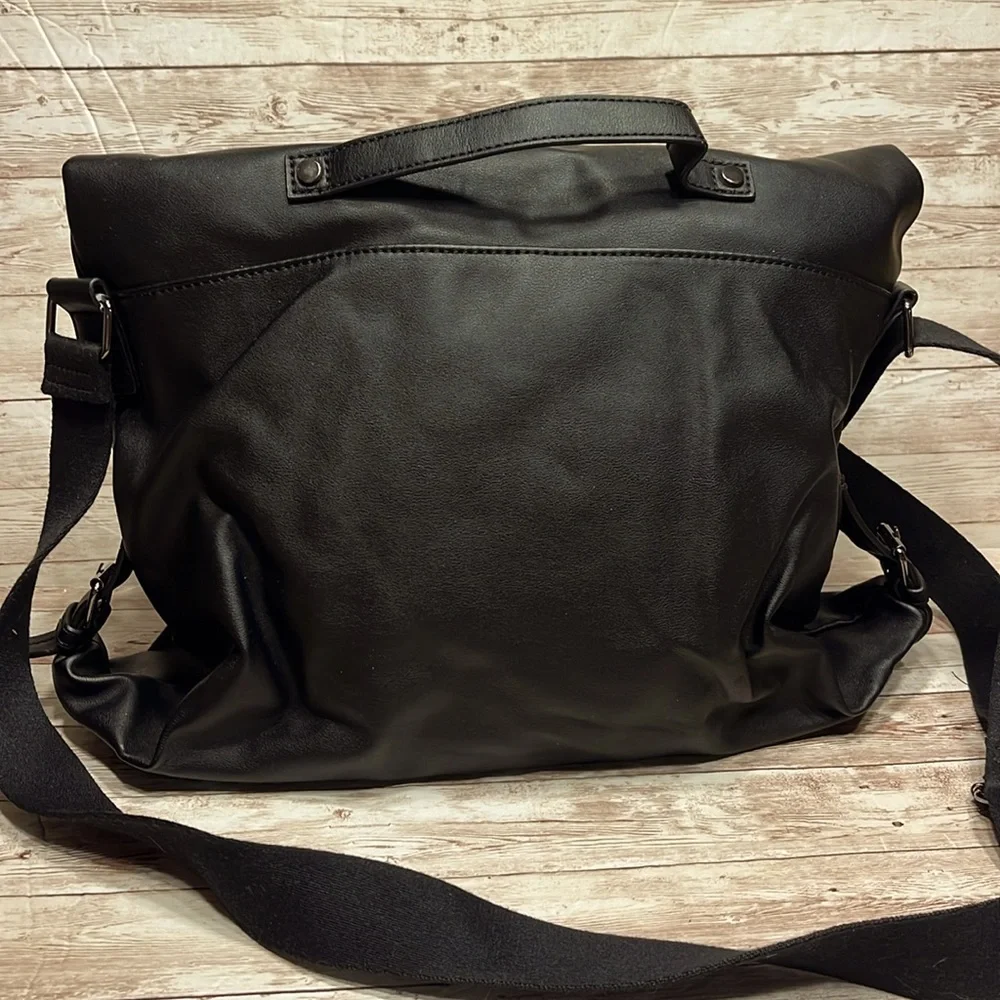 Sherpani Petra Crossbody Black Foldover Top Like New Condition